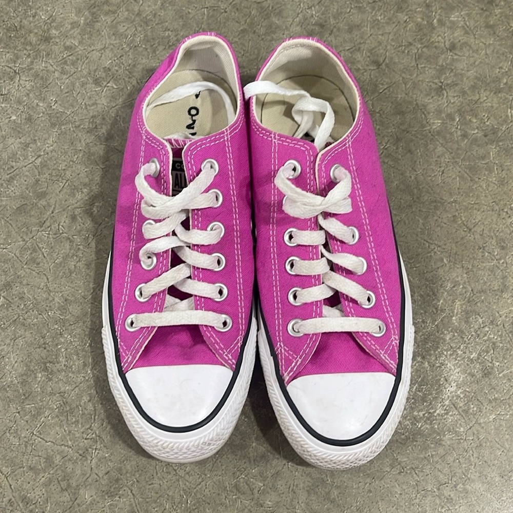 Chuck Taylor All Star Low size womens 7